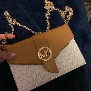 Selling Micharl Kors Crossbody Purse
